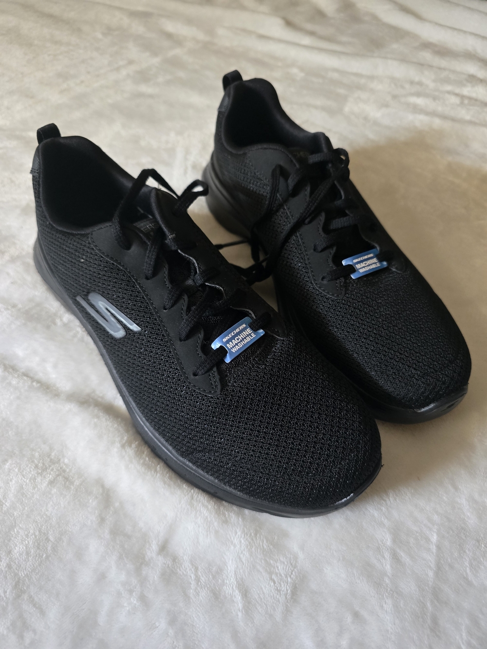 NWOT Skechers Woman's Go Walk 7 Sneakers - Size 11